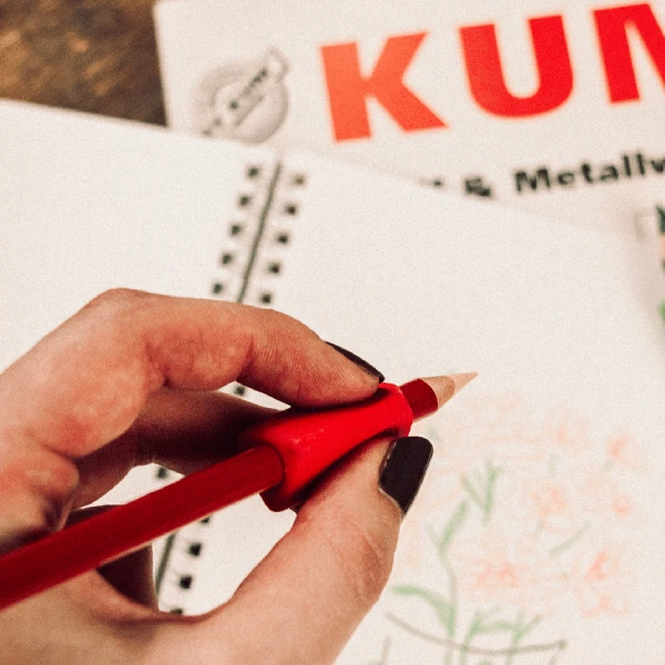 kum-pegador-borracha-lapis